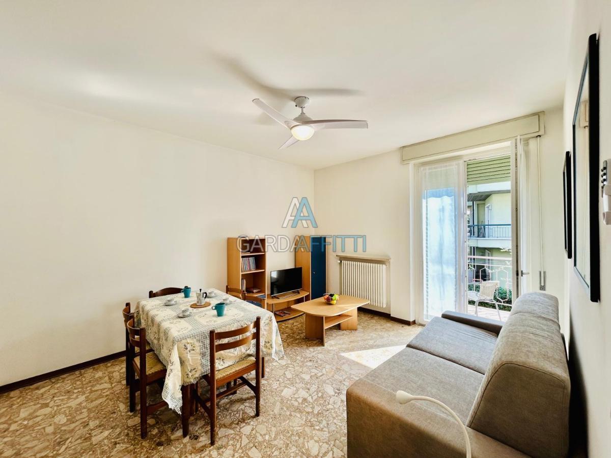 Ares Apartment - Vicino Al Lago Di Garda E Alla Stazione Treno Дезенцано-дель-Гарда Экстерьер фото
