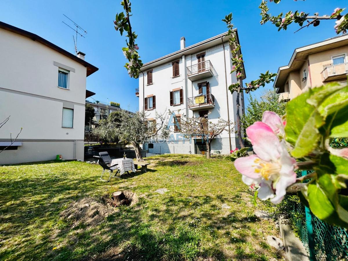 Ares Apartment - Vicino Al Lago Di Garda E Alla Stazione Treno Дезенцано-дель-Гарда Экстерьер фото