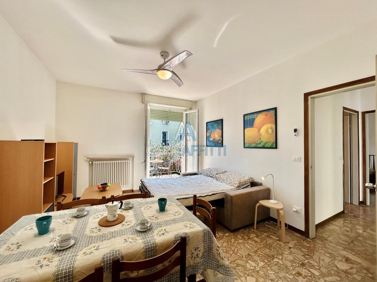 Ares Apartment - Vicino Al Lago Di Garda E Alla Stazione Treno Дезенцано-дель-Гарда Экстерьер фото