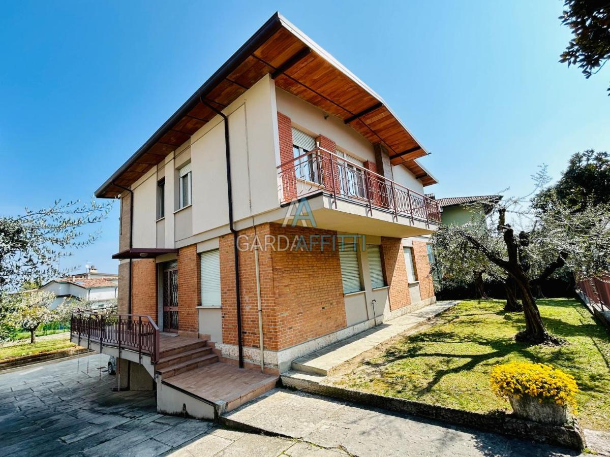 Ares Apartment - Vicino Al Lago Di Garda E Alla Stazione Treno Дезенцано-дель-Гарда Экстерьер фото