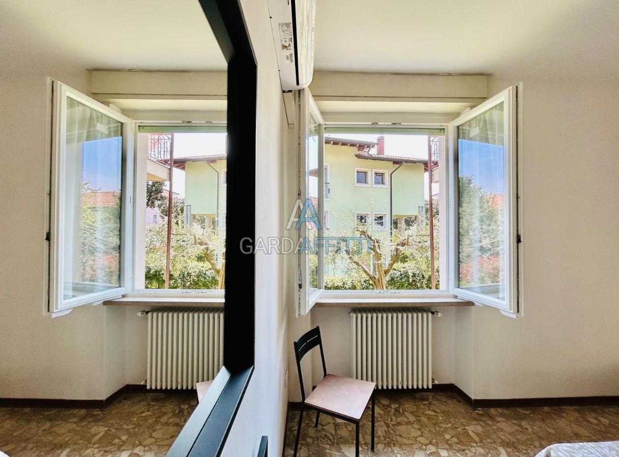 Ares Apartment - Vicino Al Lago Di Garda E Alla Stazione Treno Дезенцано-дель-Гарда Экстерьер фото