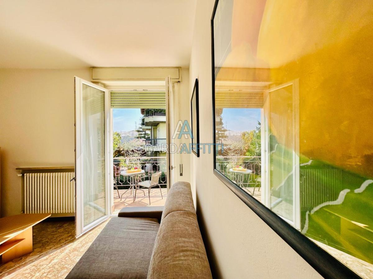 Ares Apartment - Vicino Al Lago Di Garda E Alla Stazione Treno Дезенцано-дель-Гарда Экстерьер фото