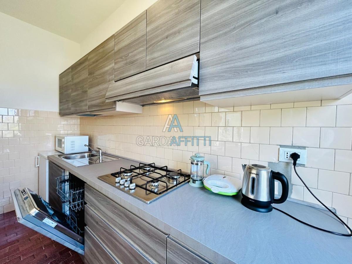 Ares Apartment - Vicino Al Lago Di Garda E Alla Stazione Treno Дезенцано-дель-Гарда Экстерьер фото