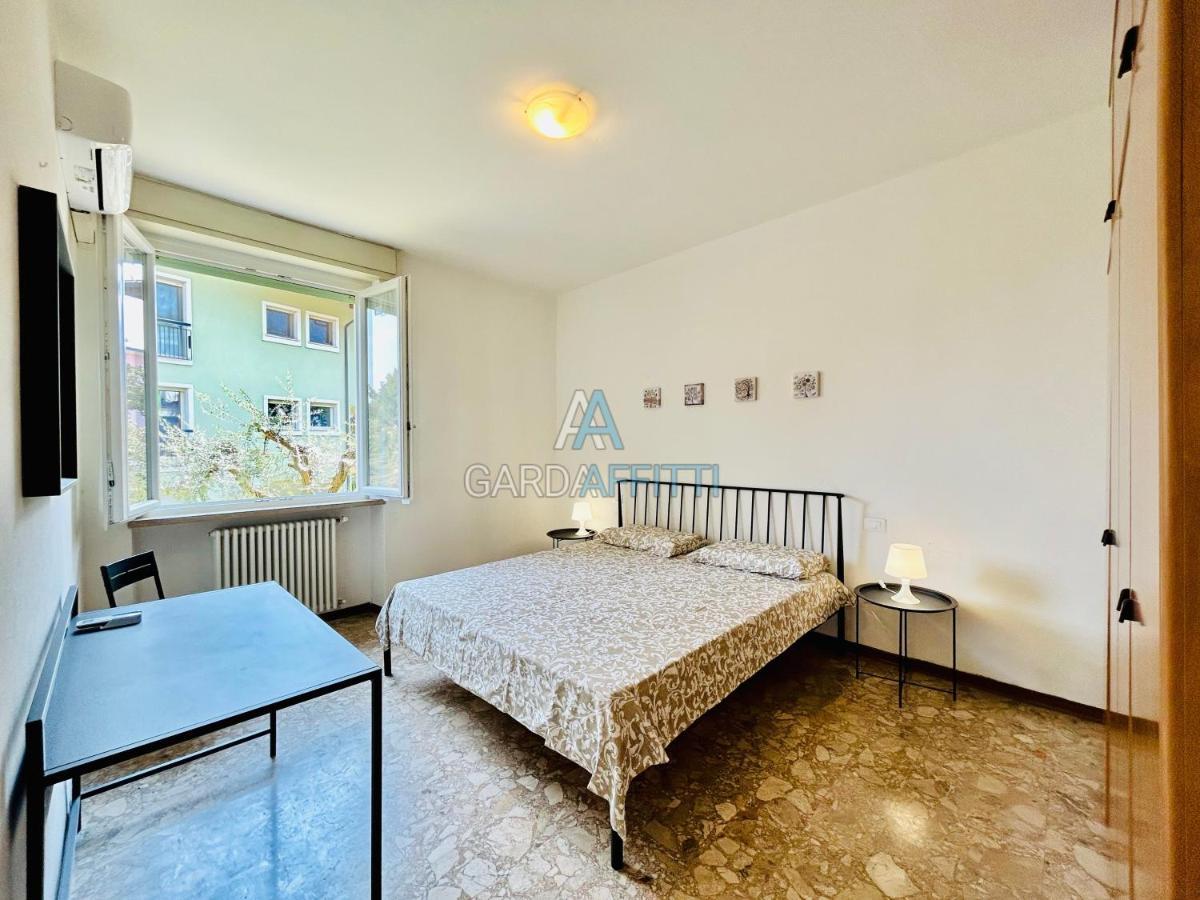 Ares Apartment - Vicino Al Lago Di Garda E Alla Stazione Treno Дезенцано-дель-Гарда Экстерьер фото
