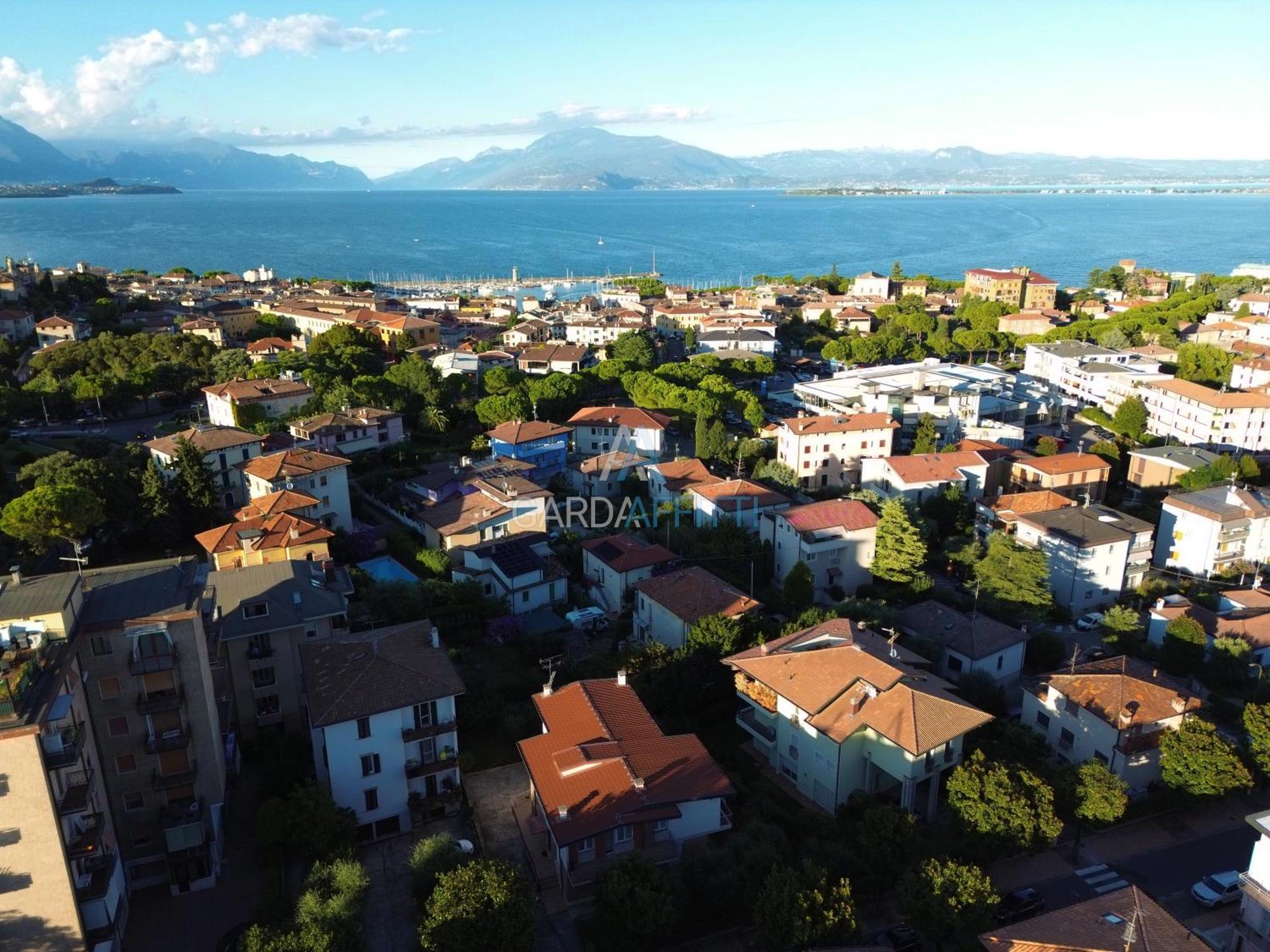 Ares Apartment - Vicino Al Lago Di Garda E Alla Stazione Treno Дезенцано-дель-Гарда Экстерьер фото